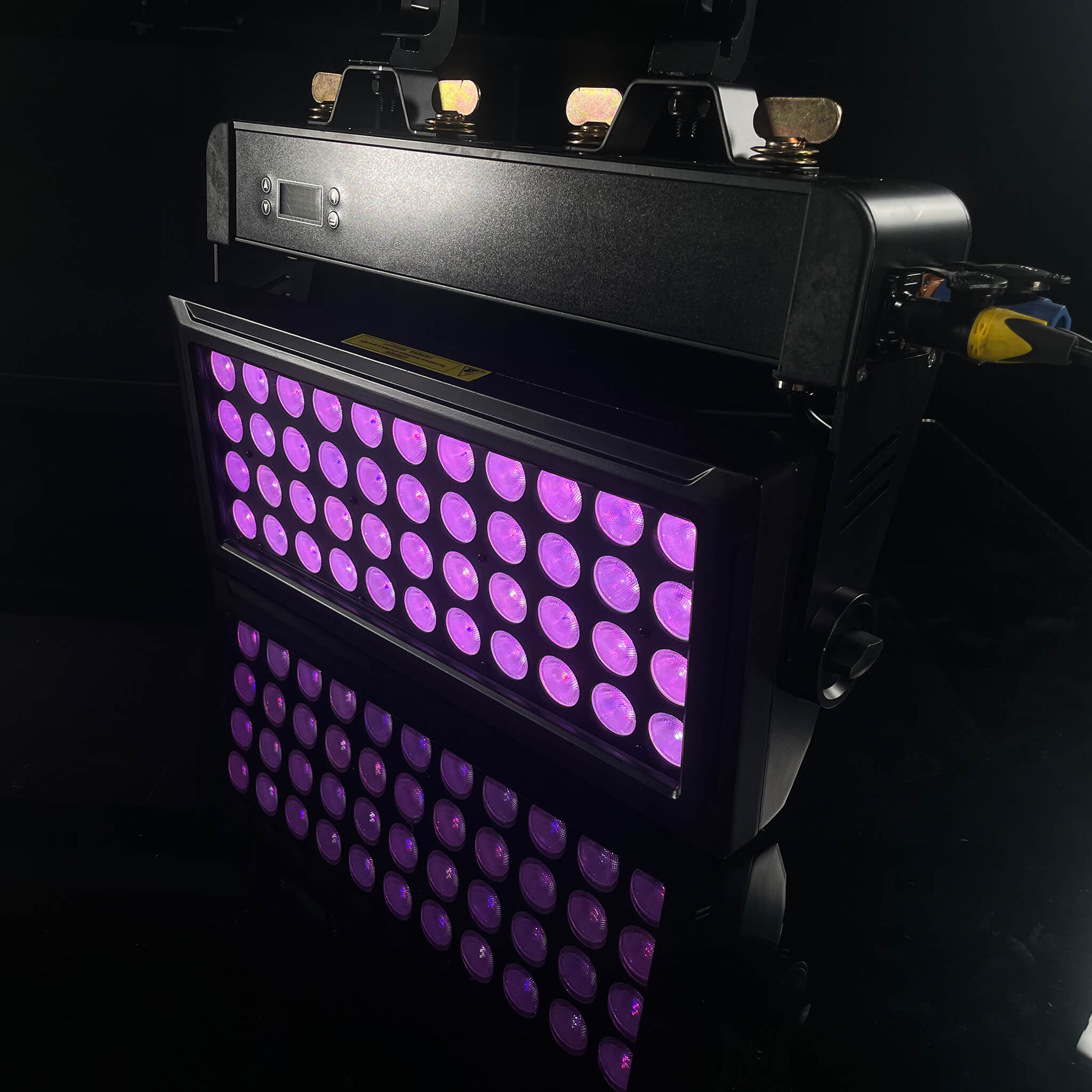 P5-44 RGBW 4IN1 LED WASH LIGHT