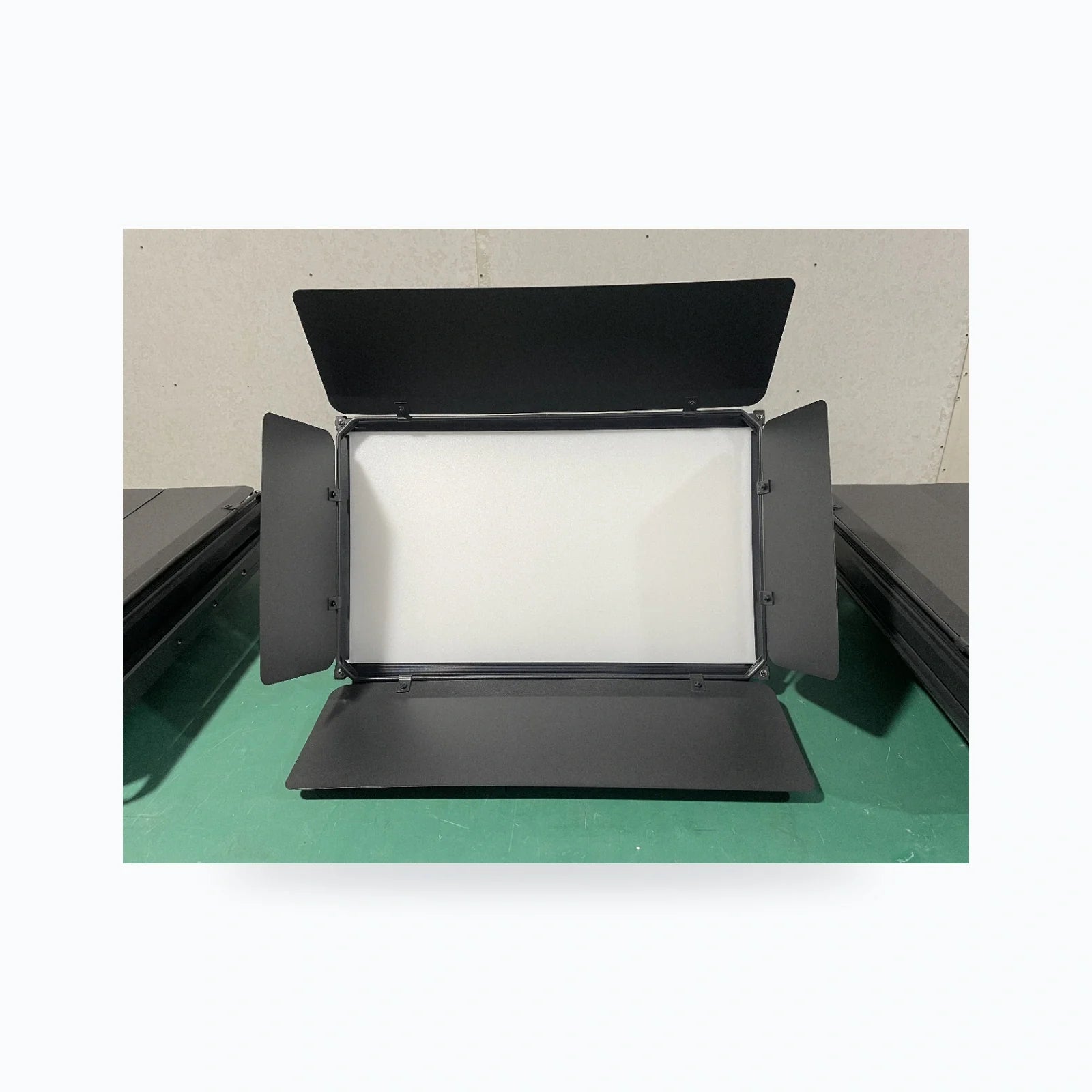 LA SOUNDX 200W bi-color conference / studio panel light product image 03 delivery 041
