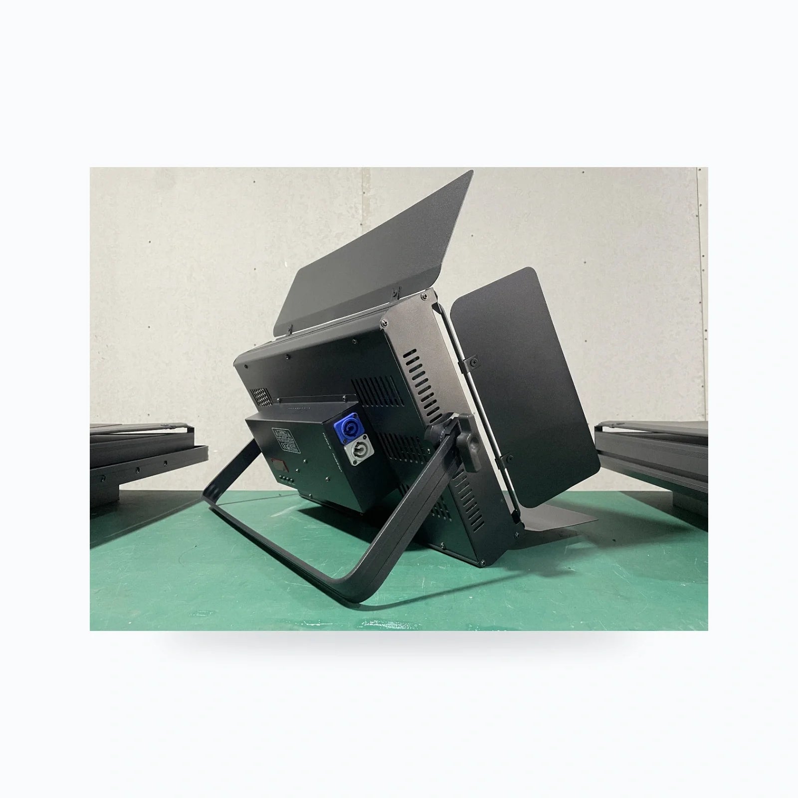 LA SOUNDX 200W bi-color conference / studio panel light product image 06 delivery 041
